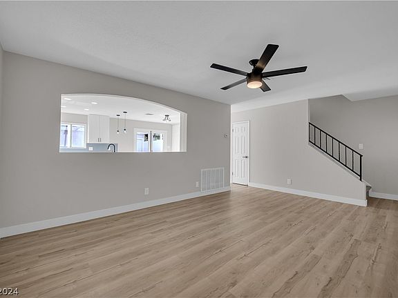 3rd image of 514 Greenbriar Townhouse Way #Townhouse