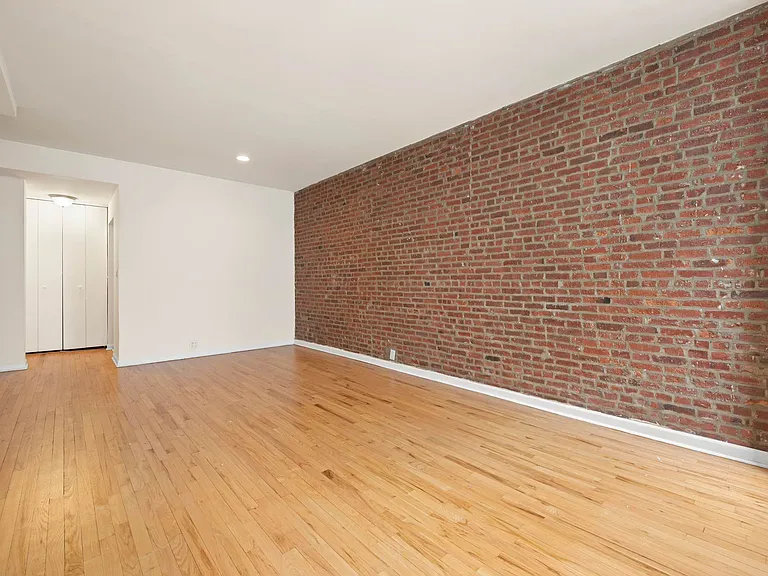 201 E 12th St #307 — Photo 3