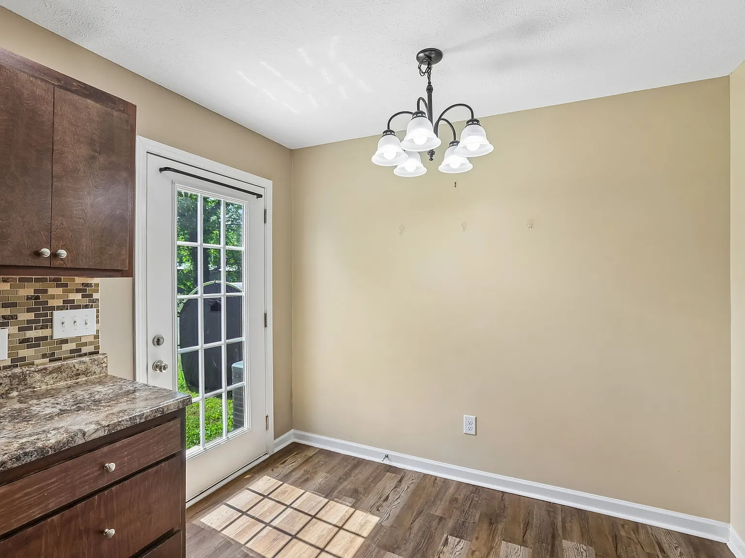3 bed, 1100 sqft, $1,400 — Photo 3