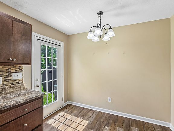 3rd image of 406 Hedgemont Ave #1