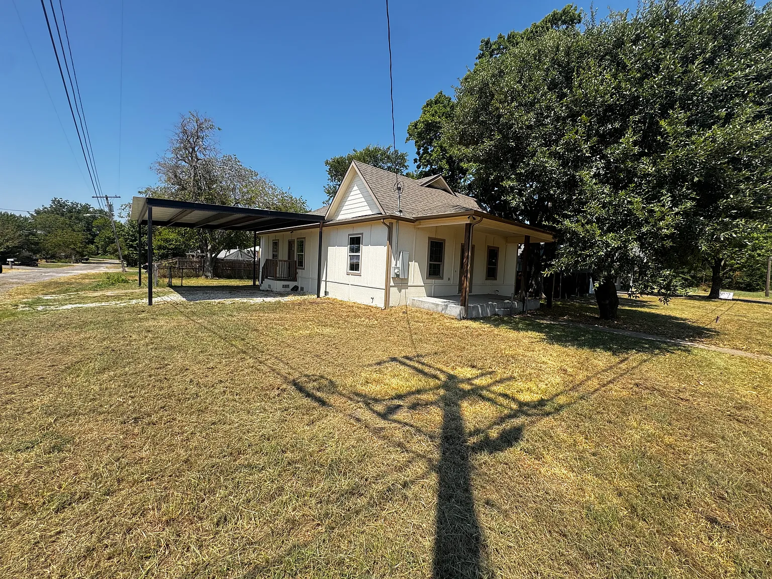 3 bed, 1350 sqft, $1,800 — Photo 2