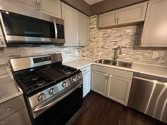 4th image of 464 Bank St APT 5