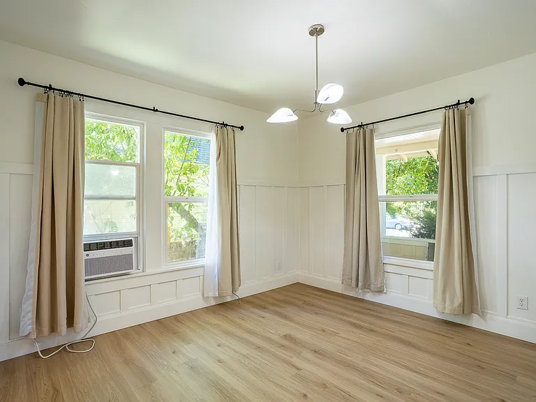 1012 Broadway St #1 — Photo 4