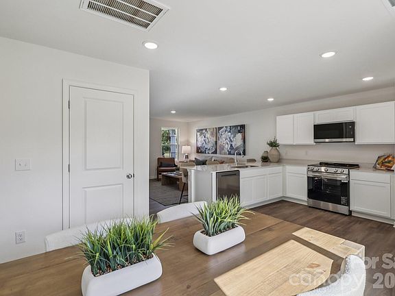 5th image of 277 Parris Farm Rd