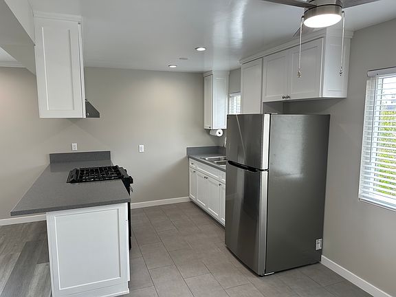 5th image of 2013 Rockefeller Ln APT 5