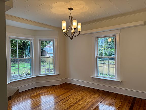 2nd image of 18 Locust Ave Floor 1