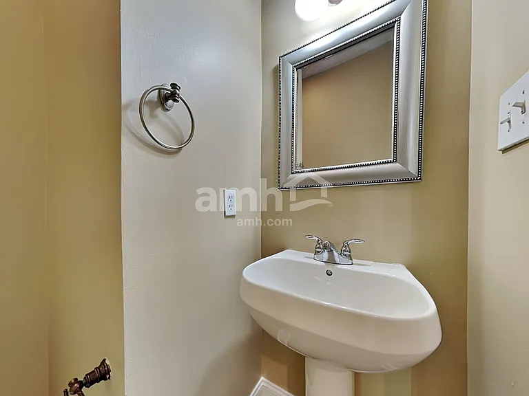 10900 Parkgate Ln — Photo 8