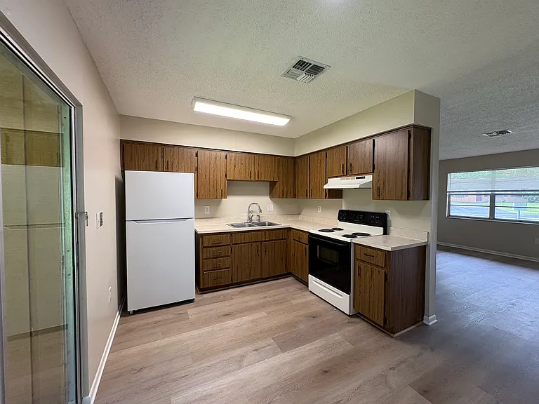 20015 Suncrest Dr — Photo 6