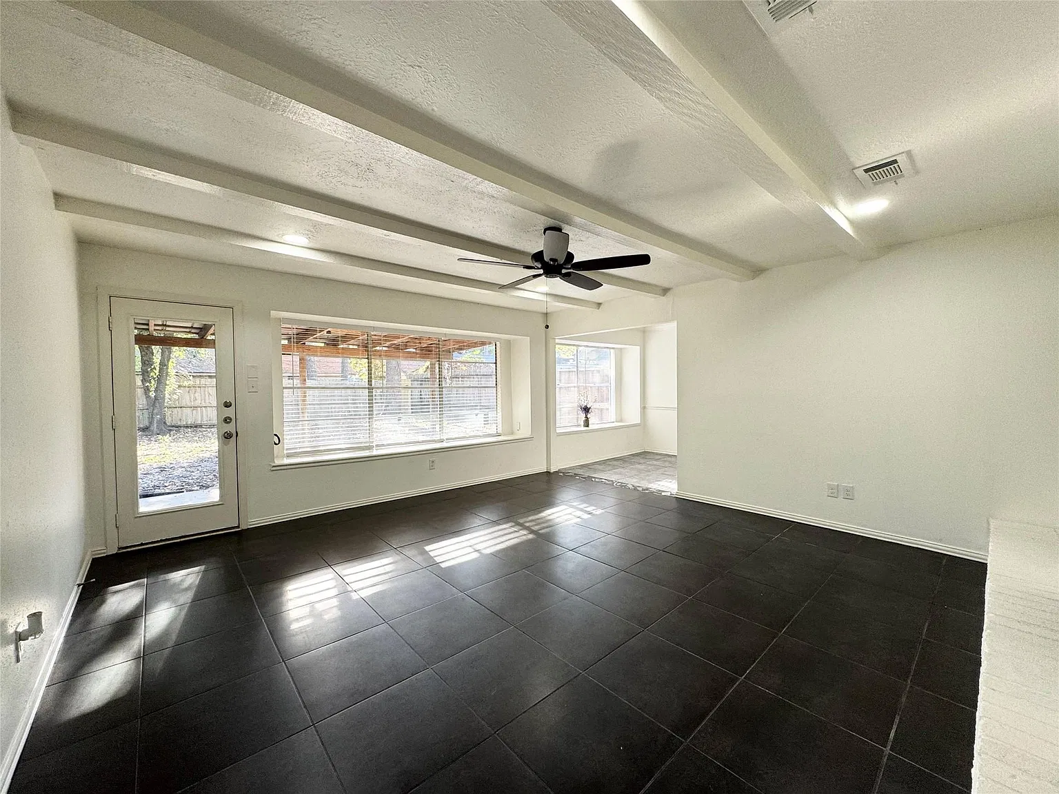 4 bed, 2.0 bath, 1480 sqft, $1,800 — Photo 2