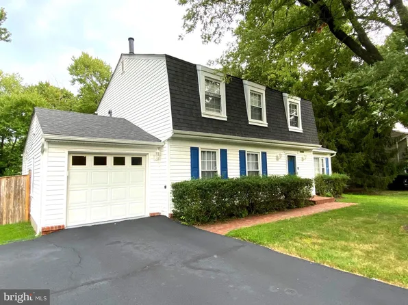 12404 Kings Lake Dr, Reston, VA 20191
