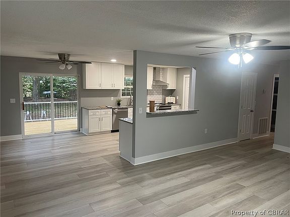 3rd image of 114 Old Country Ln