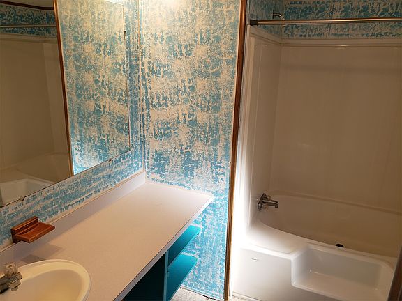 Large bathroom with build in shelf under counter