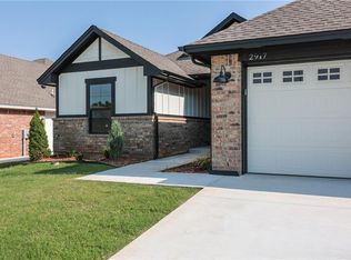2917 SE 24th St, Moore, OK 73160