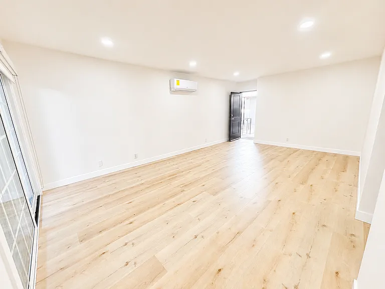 835 S Sherbourne Dr #3 — Photo 4