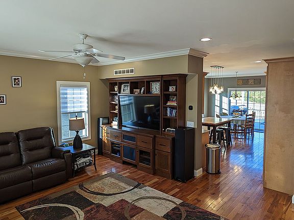 4th image of 183 Shenandoah Ct