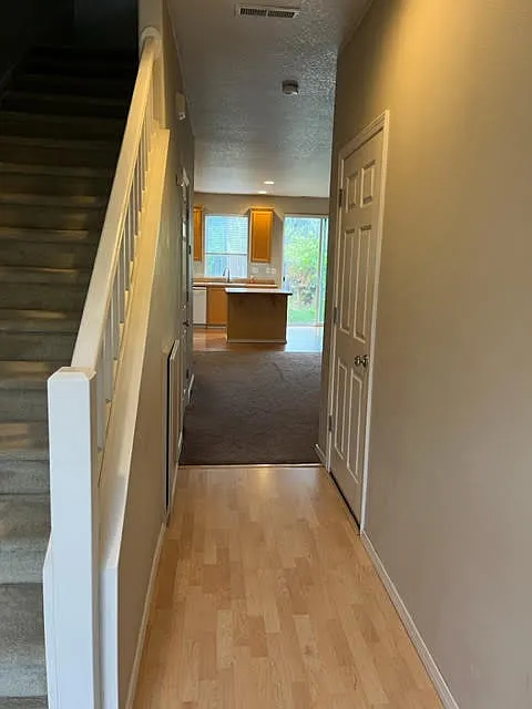 3 bed, 2.5 bath, 1396 sqft, $2,380 — Photo 3