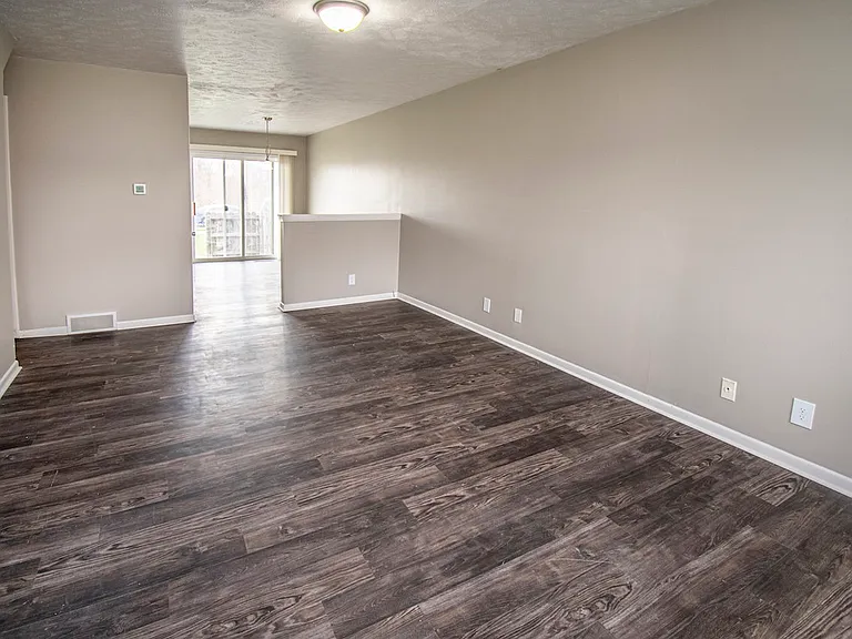 504-604 Cordes Dr — Photo 1