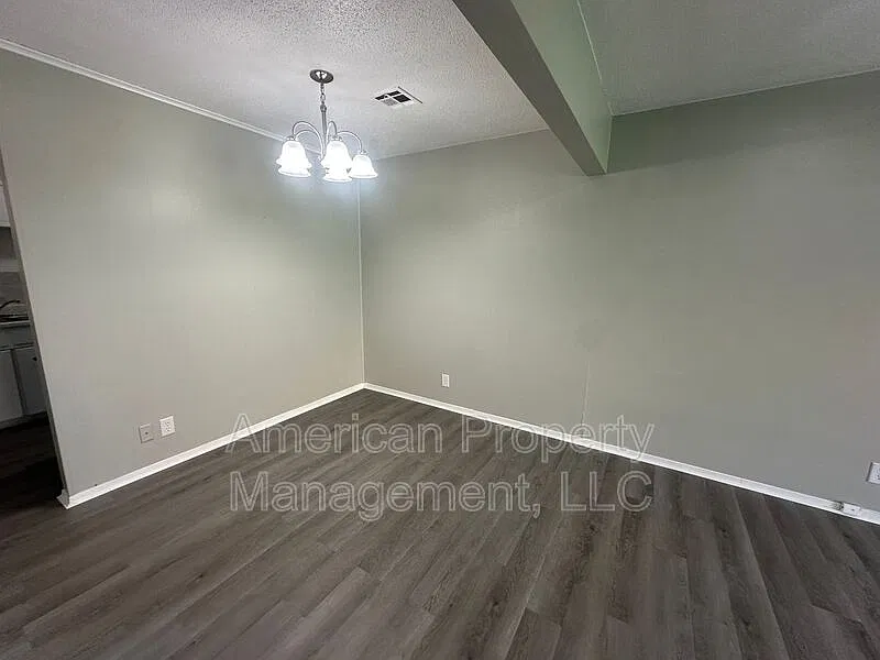 2 bed, 1.0 bath, $1,395 — Photo 3