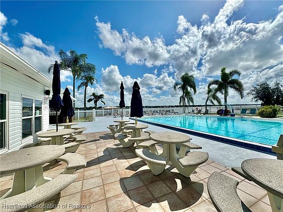4th image of 6 Beachfront Ln