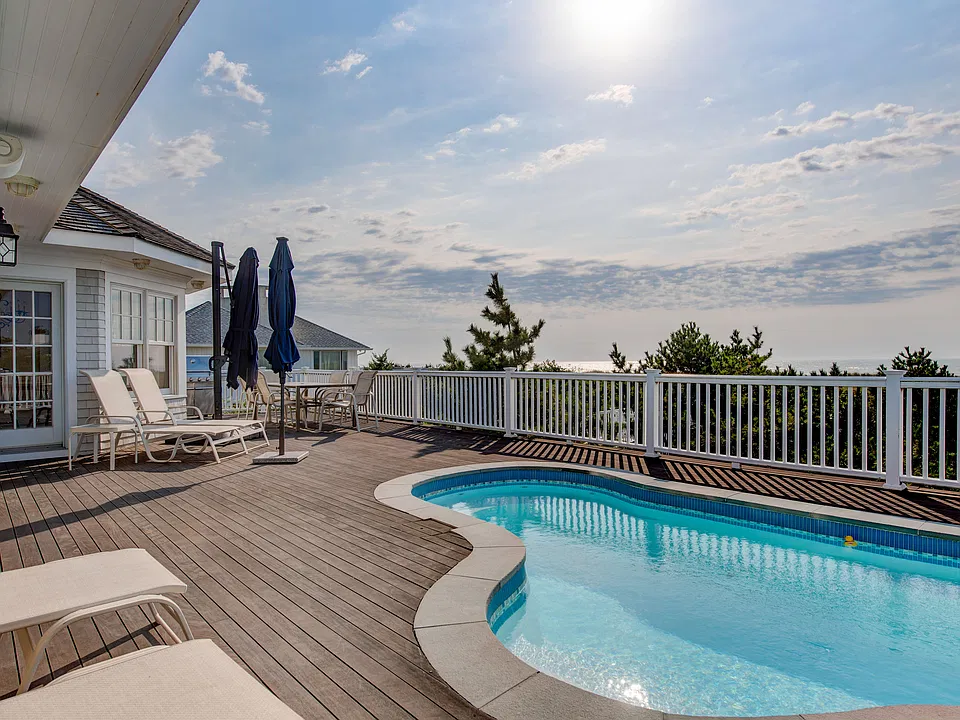 81 Dune Rd
