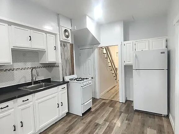 4th image of 173 Clendenny Ave
