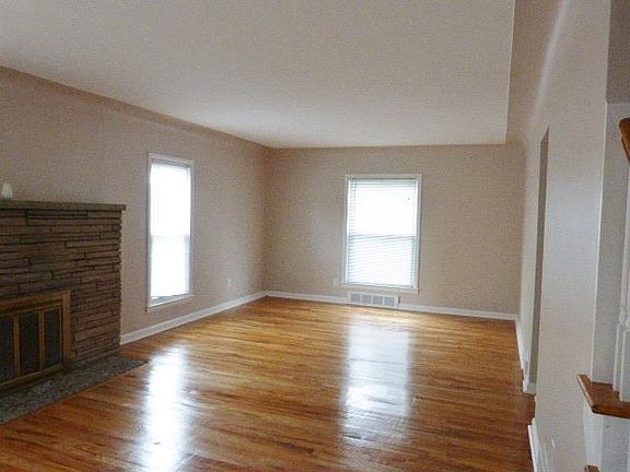 3rd image of 22521 Visnaw St