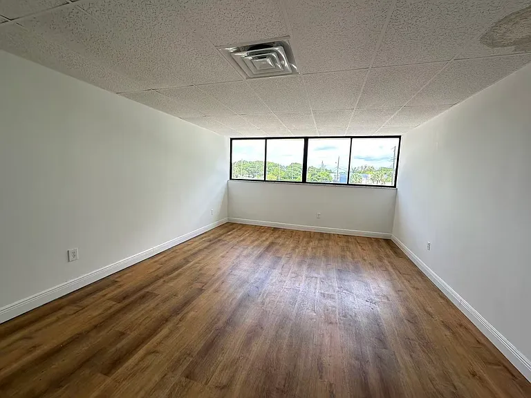 3100 NE 9th St #1 — Photo 3