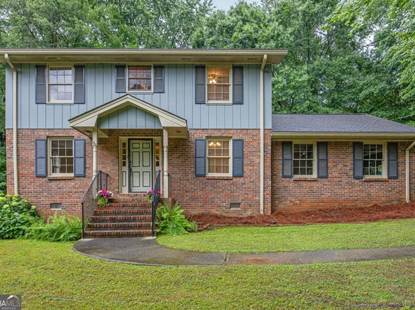 4056 White Oak Ln SW, Lilburn, GA 30047
