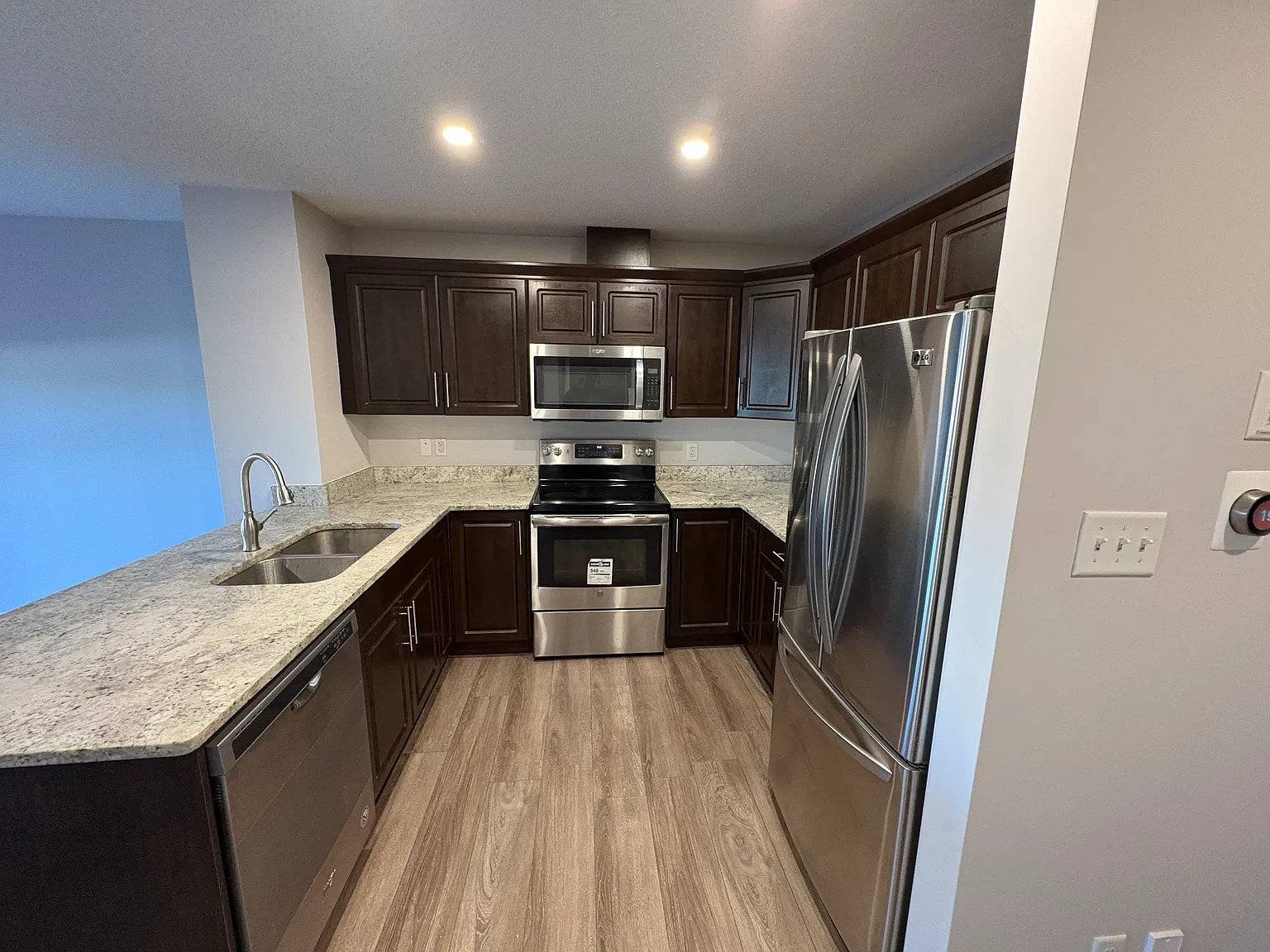 SF306 - 3 Bedroom 2.5 Bathroom Duplex Style Home in South Terwillegar — Photo 4
