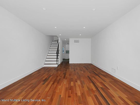 4th image of 24 Lyceum Ct
