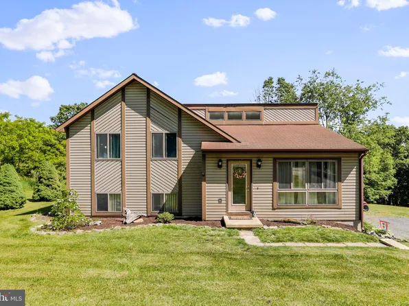 389 Apple Tree Dr, Ridgeley, WV 26753
