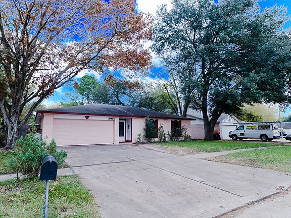 Listed by Jorge Gonzalez