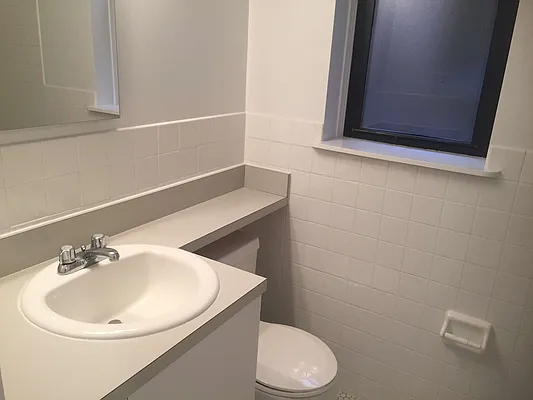 Rented by Metropolis Real Estate of Manhattan | media 9