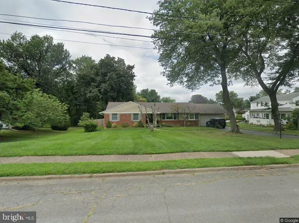 24 Westwood Dr, Ewing, NJ 08628