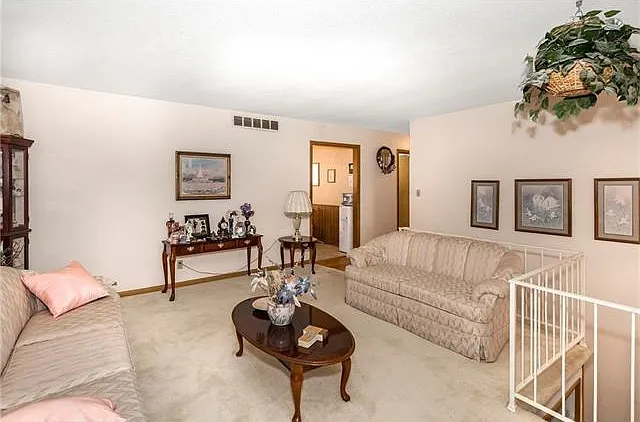 3 bed, 1.5 bath, 1400 sqft, $1,700 — Photo 2
