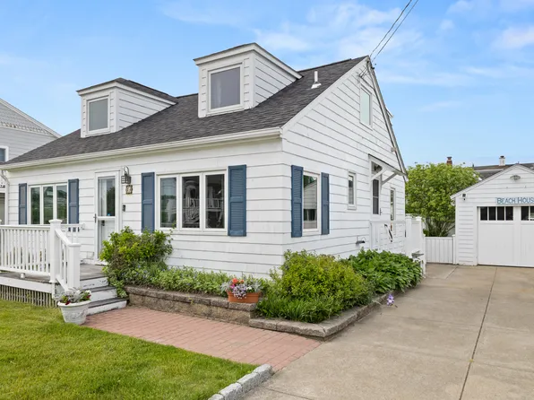 24 Dunes Rd, Narragansett, RI 02882