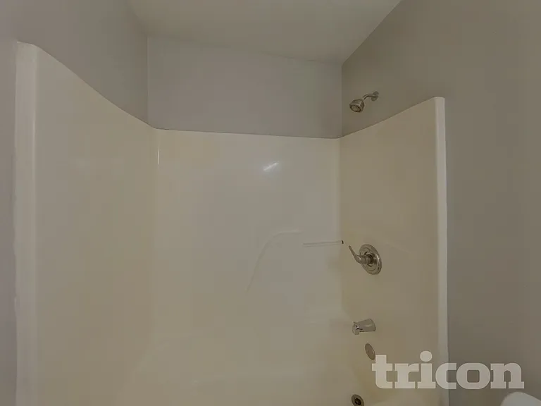 705 Continental Dr — Photo 8