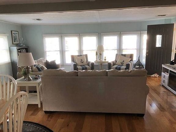 5th image of 275 Alpine Dr