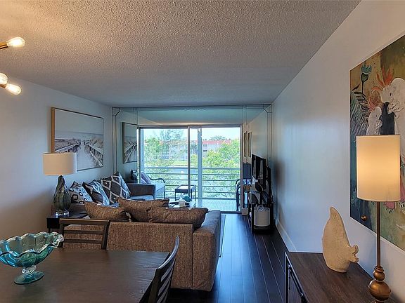 3rd image of 2700 Sunrise Lks Drive #306