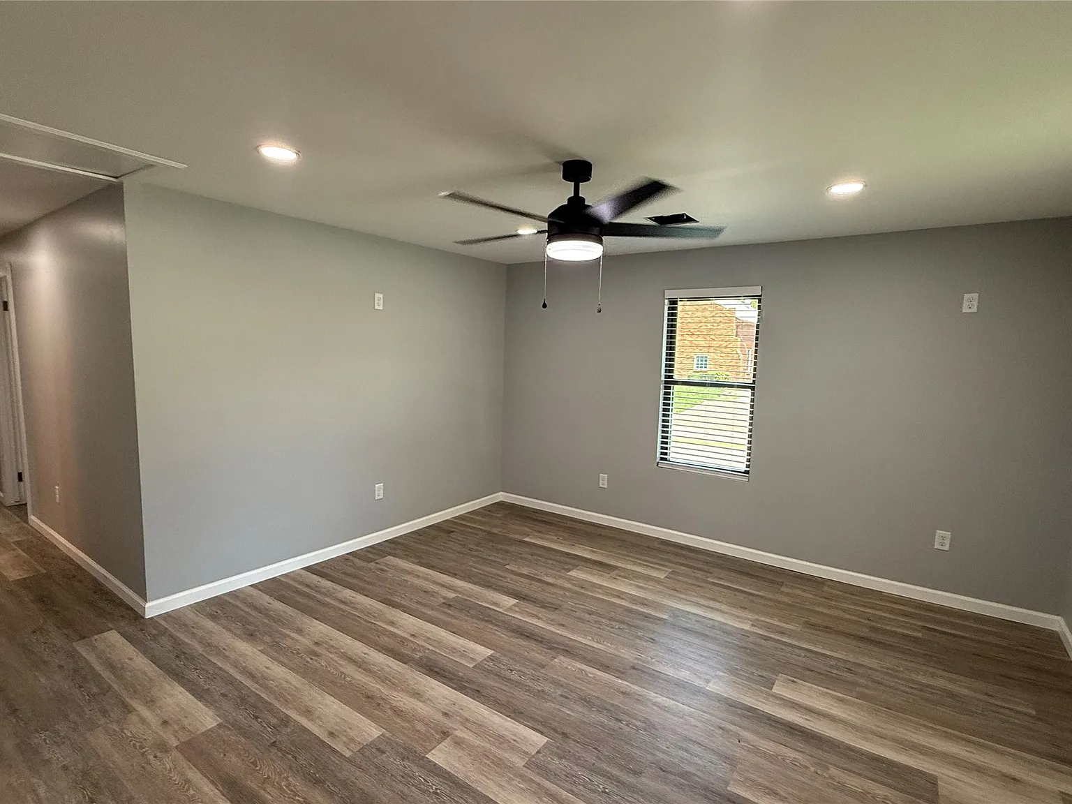 3 bed, 2.0 bath, 1125 sqft, $1,600 — Photo 4