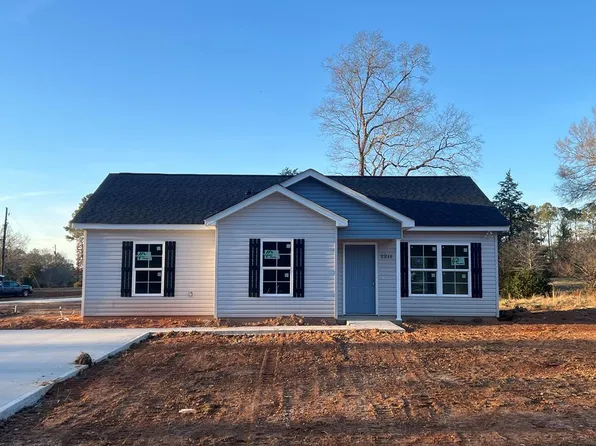 2211 Woodlawn Rd, Greenwood, SC 29649