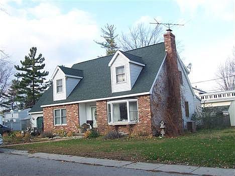 1st image of 3032 Maplewood Dr