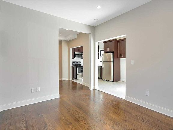3rd image of 14916 14th Ave #1
