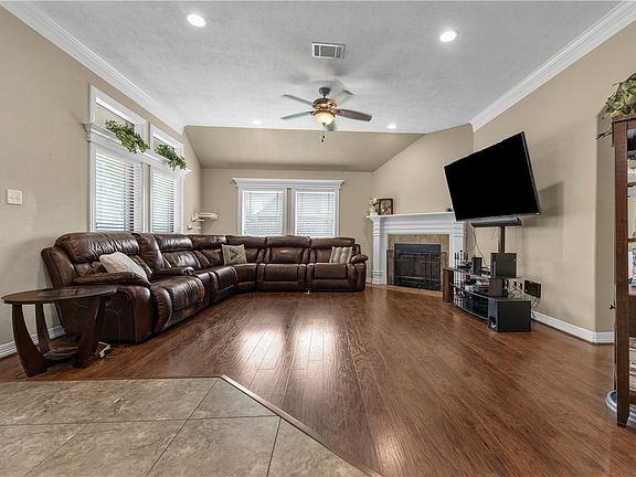 2nd image of 3910 Tournay Ln