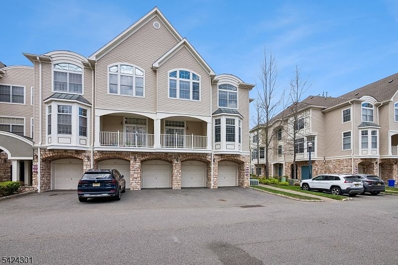 1st image of 816 Kensington Ln