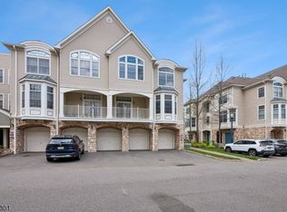 816 Kensington Ln, Livingston, NJ 07039