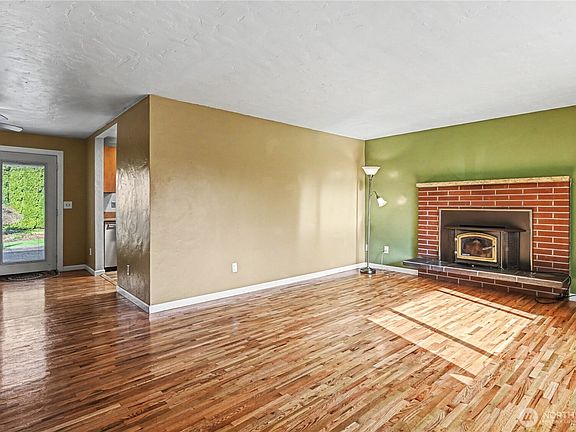 4th image of 740 Barclift Lane SE