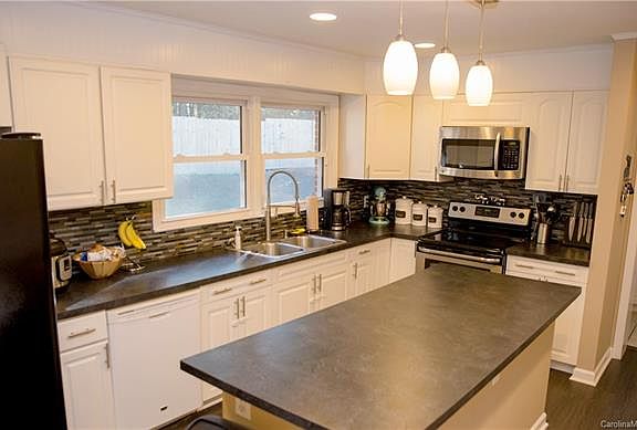 4th image of 164 Glenwood Rd