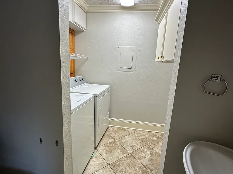 102 Catherine St #4A — Photo 9