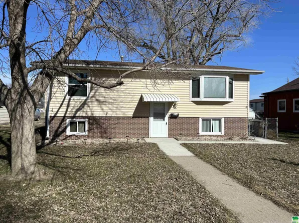 514 Division St, Jefferson, SD 57038
